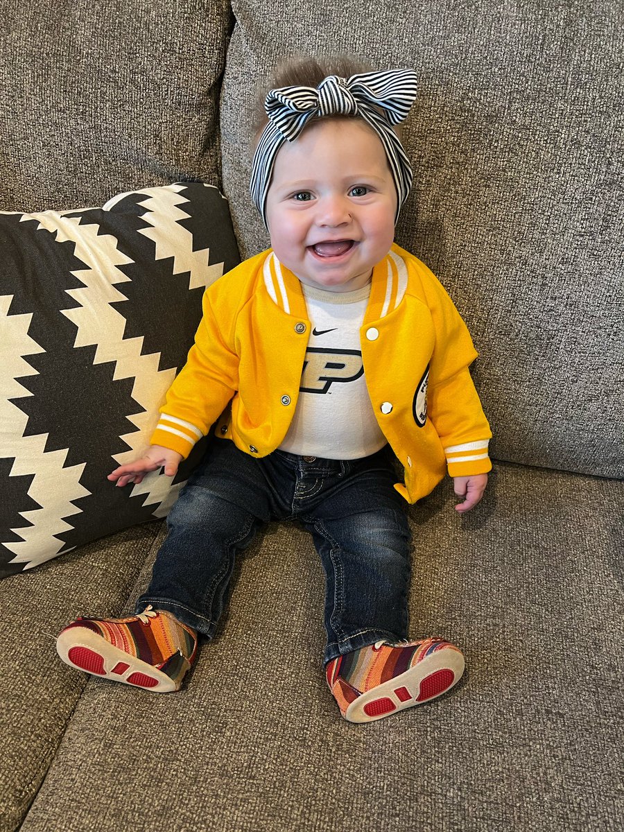 Hnichole_13's tweet photo. Someone is really excited about her first in person @BoilerBall game! π€π Also wearing her dadβs baby jacket. π@PurdueSports @LifeAtPurdue #babyBoiler #BoilerUp #futureBoiler #beloud #Purdue https://t.co/pk5r9syUX0