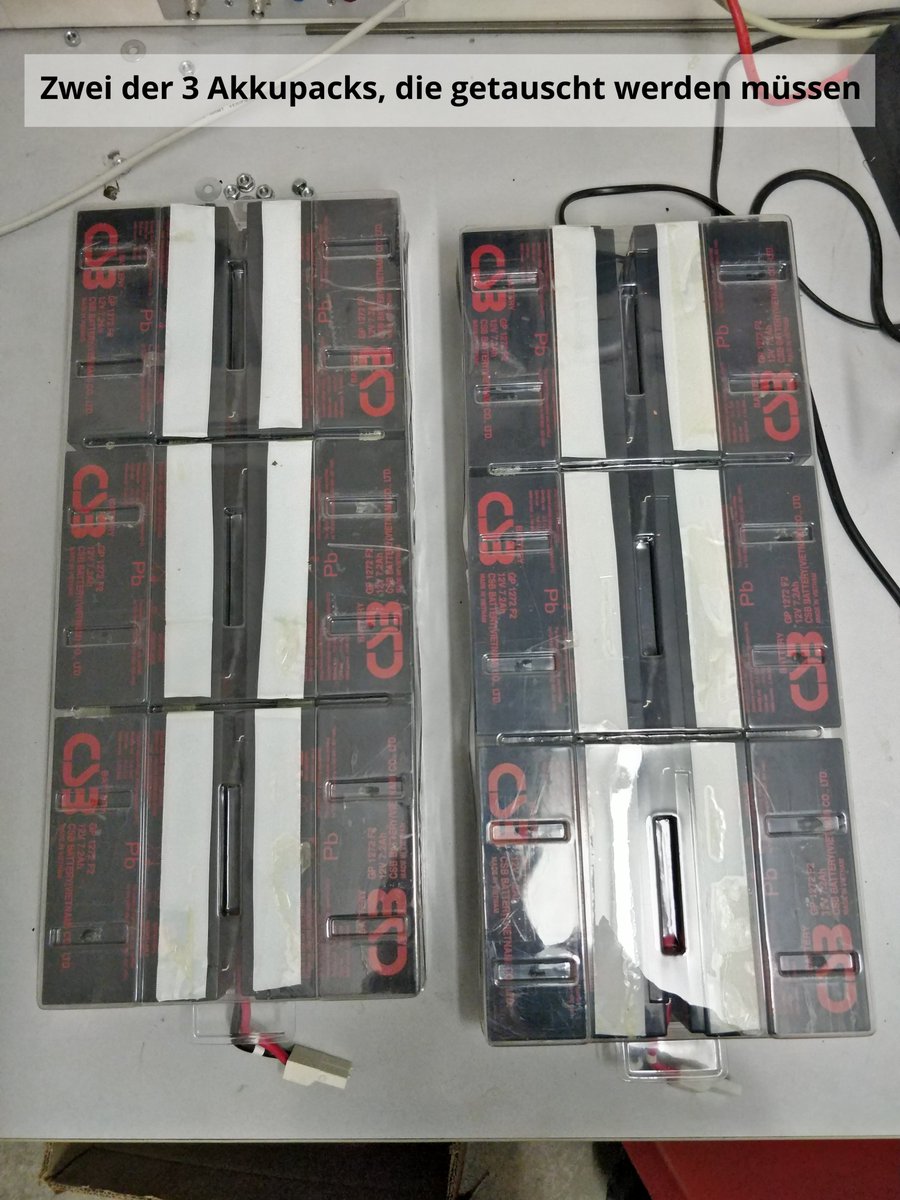 DH8GHH's tweet photo. Ratet mal, was platt ist🤪
Richtig!
18 Akkus der USV am #HamNet-Digipeater DB0FC 🤬.

~300 € sind fällig, damit die Server bei Wartungsarbeiten der Haustechnik wieder sicher sind.

Mag jemand eine Akku-Patenschaft übernehmen und 16€ per PayPal spenden? 
https://t.co/euxvj1M9gq https://t.co/nYPN1rfg72
