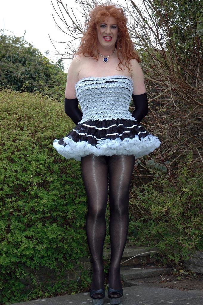 Curly lingerie sissy black