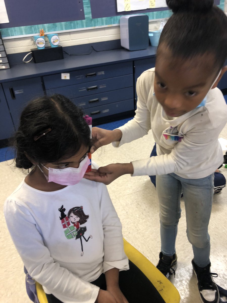 SandfordKaela's tweet photo. Measure Me! Using cubes to measure our math partners! @HighPointFCS #IgnitingEveryFlame https://t.co/UukASIjUTk