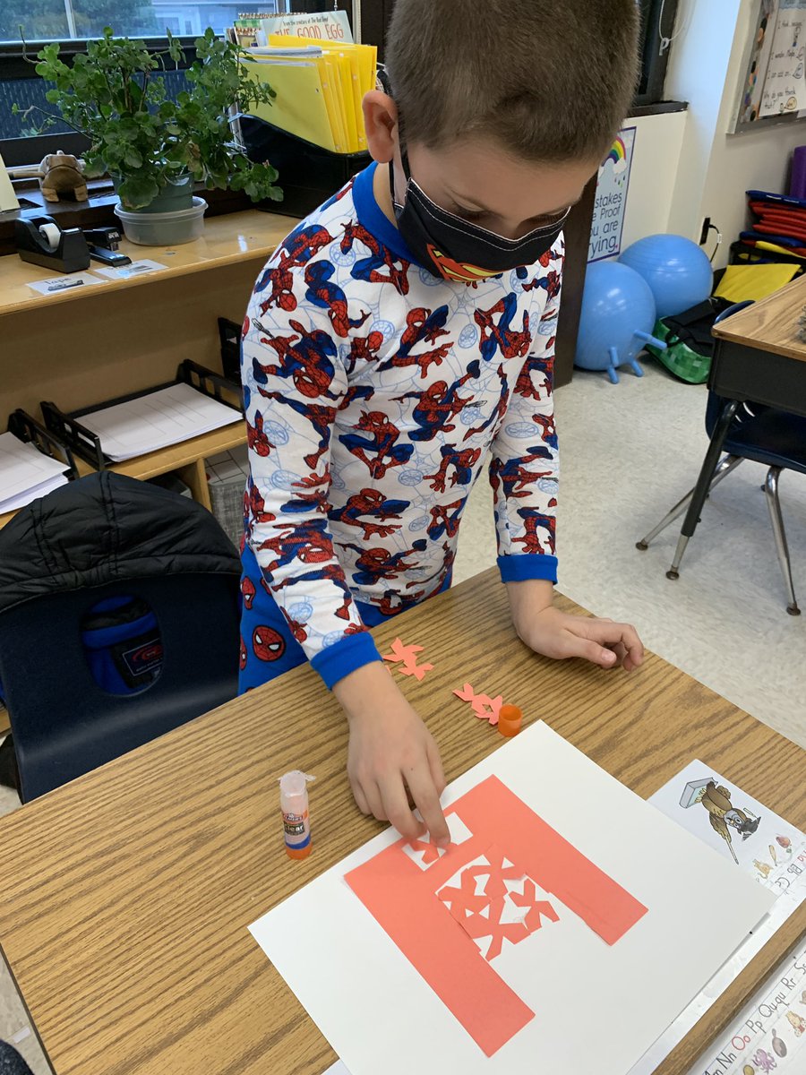 DLevitt11's tweet photo. @east_enrichment Today my artists cut apart a perfect square, then after reading Perfect Square by Michael Hall, they created something with their pieces. So much fun to see what they made! @24Kath @CZawatson #proudtobeLB https://t.co/MscvyNtFKL
