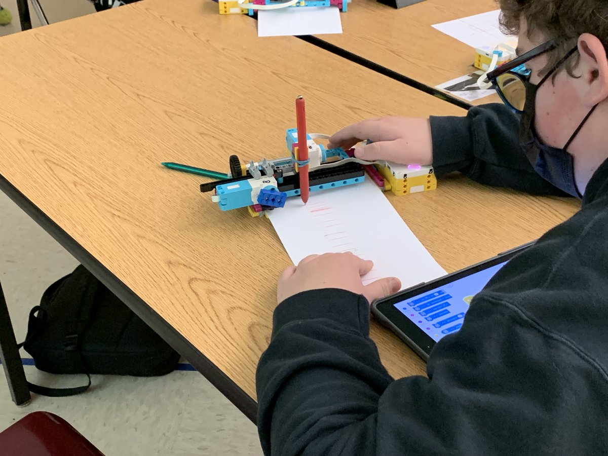 EvergreenCTE's tweet photo. Students in Mr. Brown's Robotics class at Covington Middle School coded CNC (Computerized Numerical control) robots to draw specific shapes and create a personal art piece. @Colt__Pride #CTE #robotics @evergreenps https://t.co/uHiGndx1kE