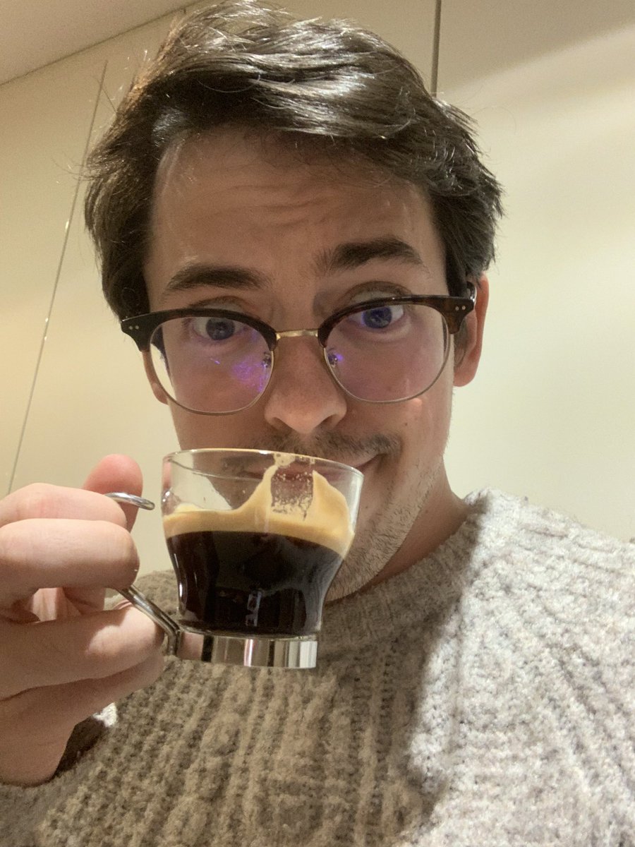 Gazapo02's tweet photo. Cafecito para aguantar esta noche #Payaseando https://t.co/ZjSONJbkts