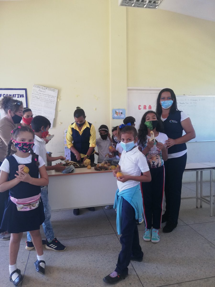 SenoraRocio's tweet photo. @_LaAvanzadora @zendyburgos @NicolasMaduro @jrangel40 @RedIntercircu13 @lachinabarboza @1959edgar @_LaAvanzadora 
Elaboración de Tizana en la U.E.N NUESTRA SEÑORA DEL ROCIO, CIRCUITO 2 RED INTERCIRCUITAL SANTA RITA ZULIA https://t.co/qUgr57wh0Q
