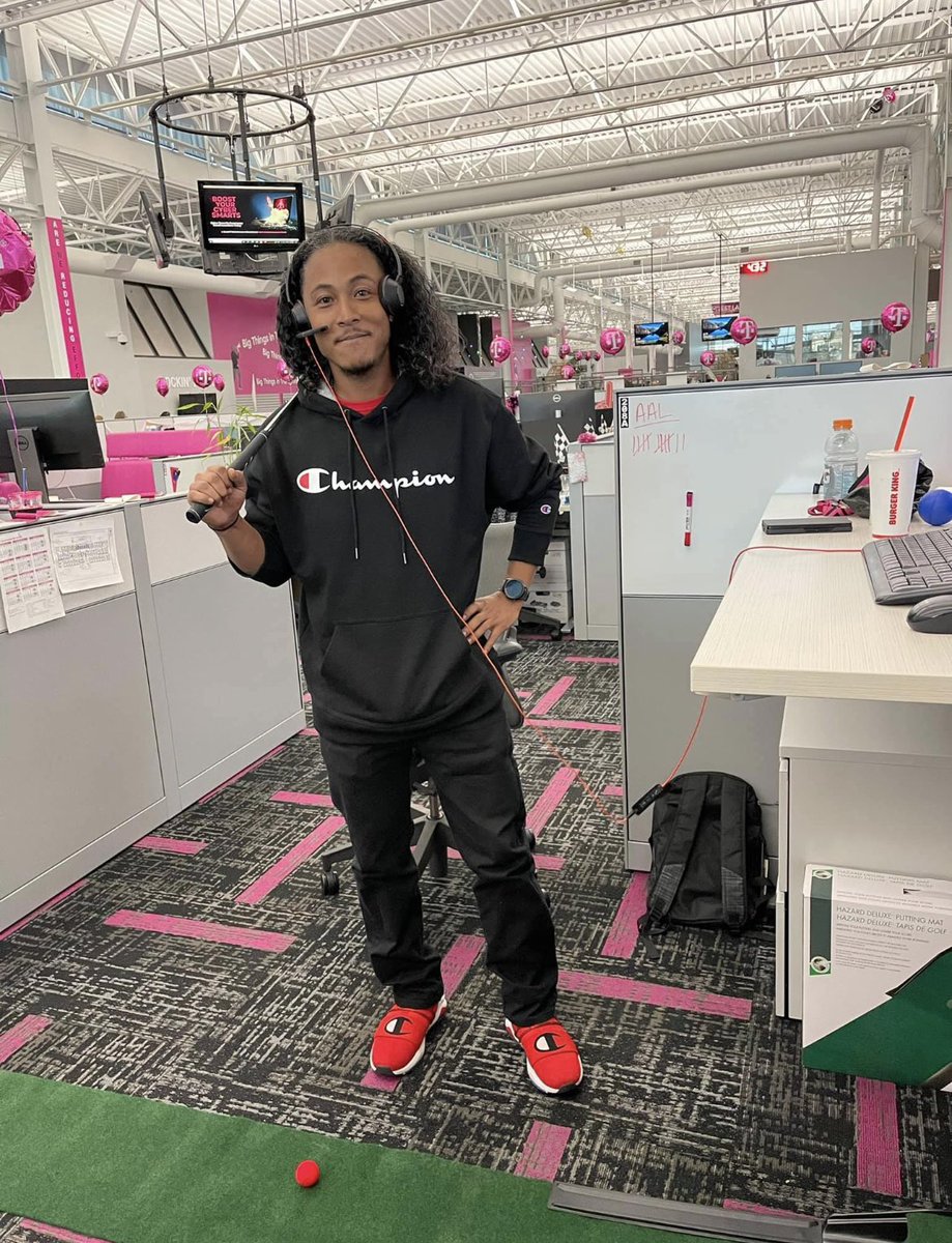 Dan_DiGirolamo's tweet photo. Community Expert Will Span shared that one of the keys to his success is the focus he's developed on the putting green! Now that’s some great advice! #TeamMagenta https://t.co/eME5I3Hr0e