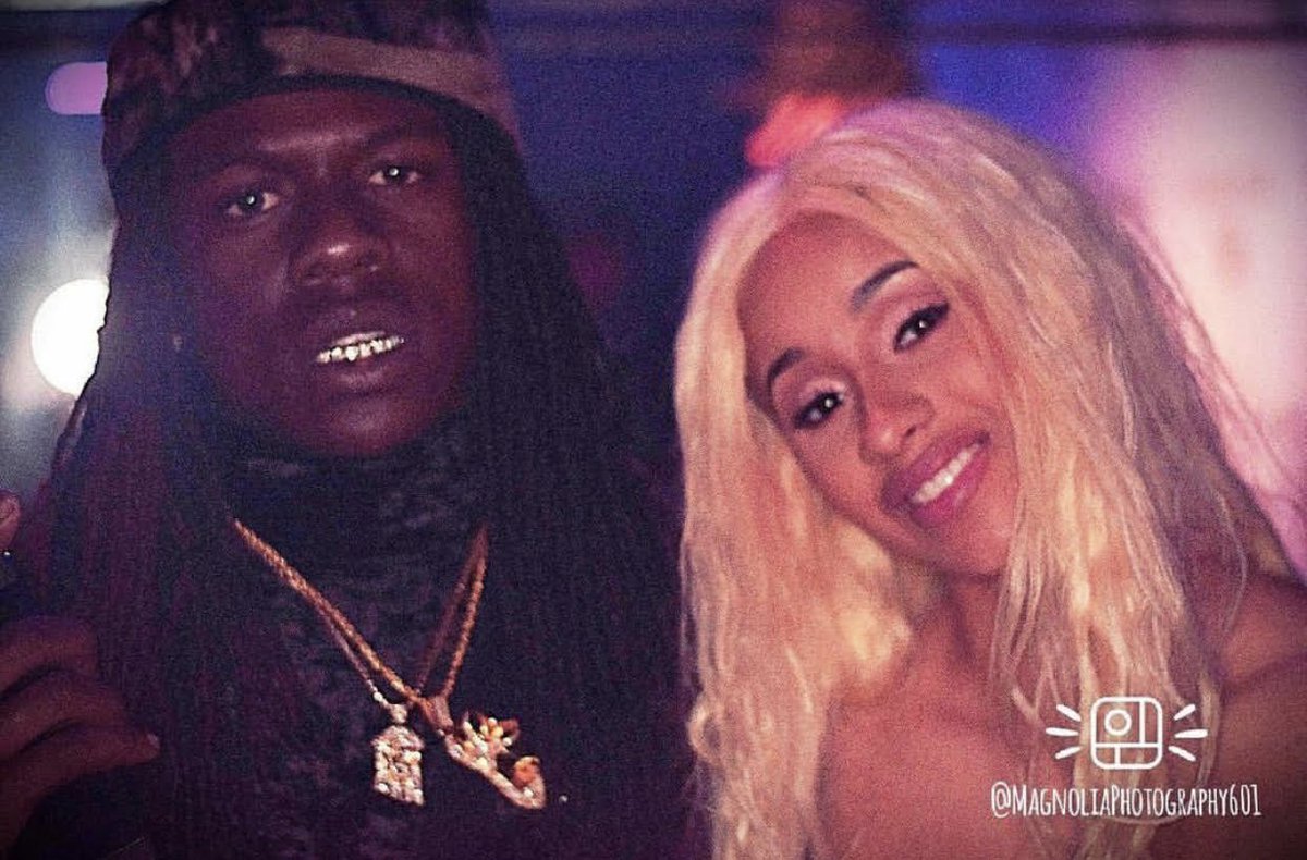 wncwhopbezzy's tweet photo. I meet #cardib befo #offest ongod https://t.co/HizWyKGfr6