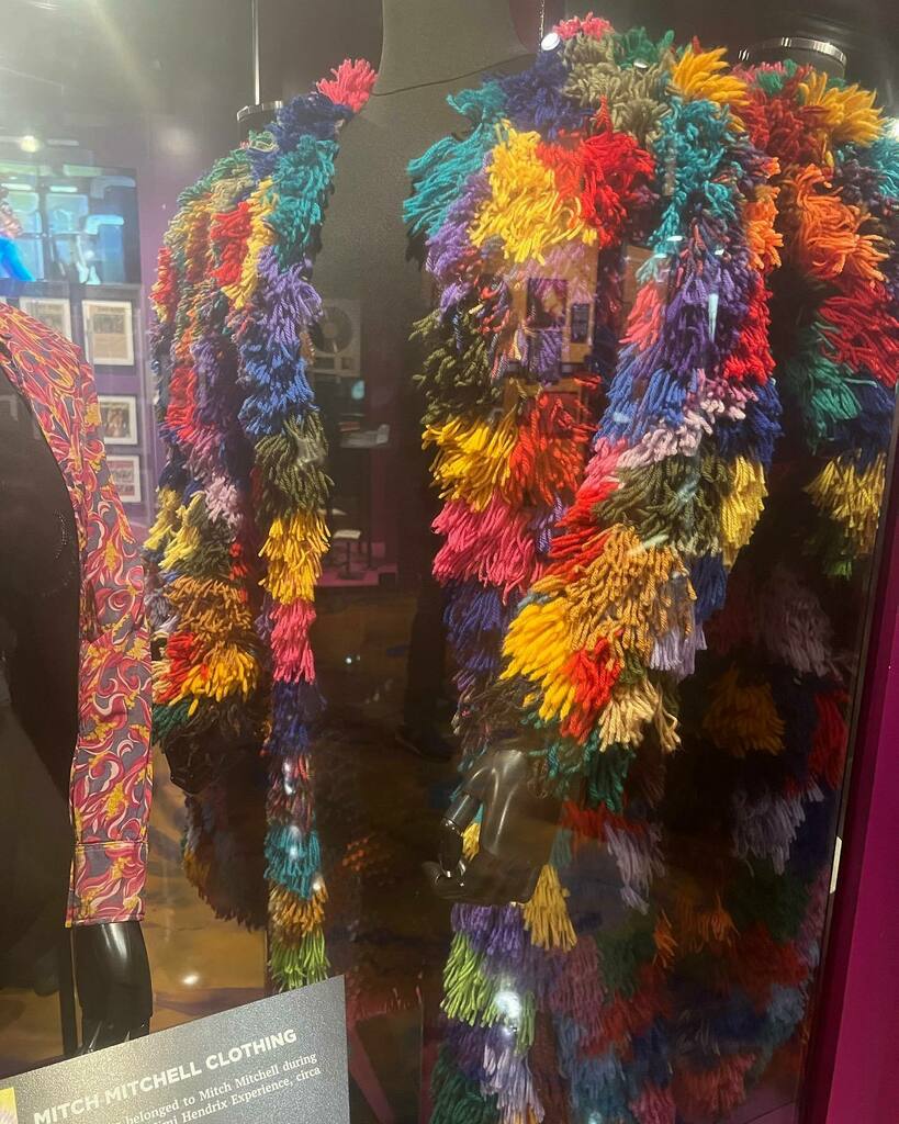 metoonola's tweet photo. #jimihendrix #stagecostume by #mitchmitchell as seen in #nashville at the @musicianshalloffame - a must-visit in imho

#traveltipsandtricks #traveltiptuesday https://t.co/Y5JKQUmA7E https://t.co/5UsUeQogpZ
