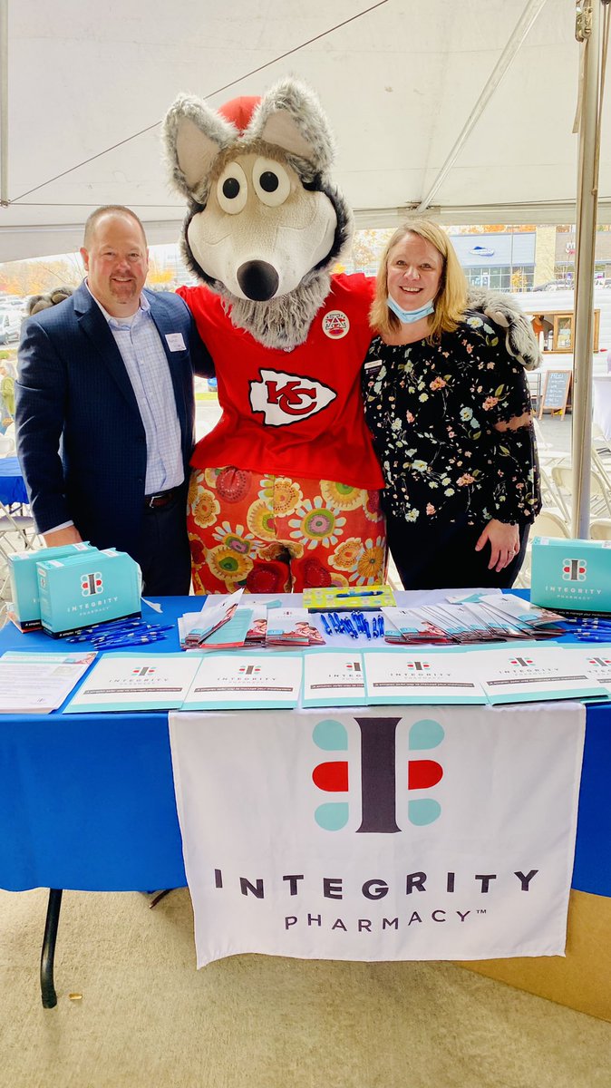 IntegrityPharm's tweet photo. It was a privilege to attend The @archwellhealth Grand Opening at their new Overland Park neighborhood clinic today.  
Together, we're helping seniors lead healthier, happier lives through superior, holistic primary care. #MedicareAdvantage #medicationmanagement #adherence https://t.co/Sv1gl1Unn5