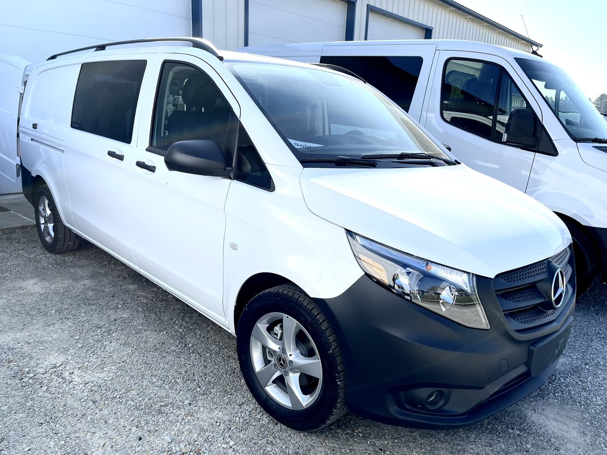 MobileColdSol's tweet image. Another @MercedesBenzUSA Metris cargo van upfit with passenger side sliding door window installed and @RangerDesignInc components - max view partition, shelving with dividers, drawer cabinet, hooks &amp;amp; partskeeper cases.