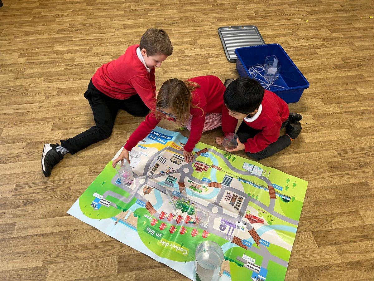 LPS_Eco's tweet photo. Great visit from Welsh Water helping us learn about water efficiency @EcoSchoolsWales @DiscoverDwr https://t.co/gATBdOAzSo