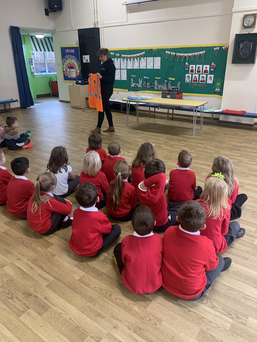 LPS_Eco's tweet photo. Great visit from Welsh Water helping us learn about water efficiency @EcoSchoolsWales @DiscoverDwr https://t.co/gATBdOAzSo