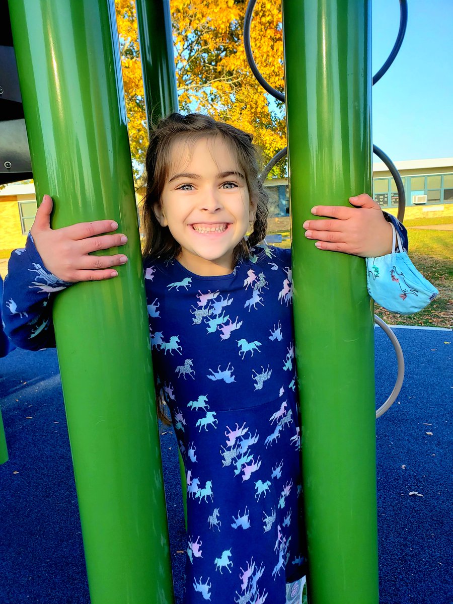 scully2014's tweet photo. Magical Mondays~being kids #theSMILESthough #thisisriverhead @RiverheadCSD https://t.co/ttDbJZ66lF