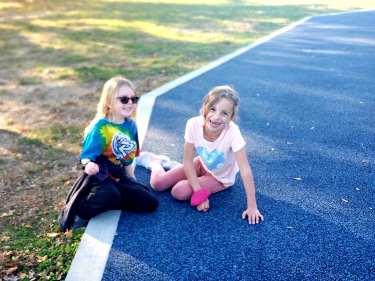 scully2014's tweet photo. Magical Mondays~being kids #theSMILESthough #thisisriverhead @RiverheadCSD https://t.co/ttDbJZ66lF