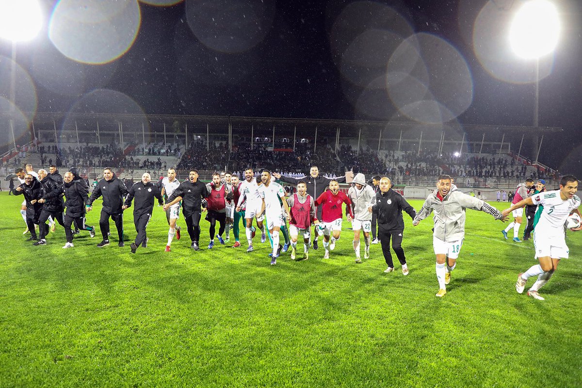 LesVerts's tweet photo. 📸 Proud of you warriors ! ❤️
The most important word in the language of  success is  solidarity and #TEAMWORK 🇩🇿
hand in hand to Qatar 🇶🇦
#LesVerts #teamdz 👊#123vivalAlgérie #LesFennecs #FIFAWorldCupQualifiers https://t.co/ANFNfB66VU