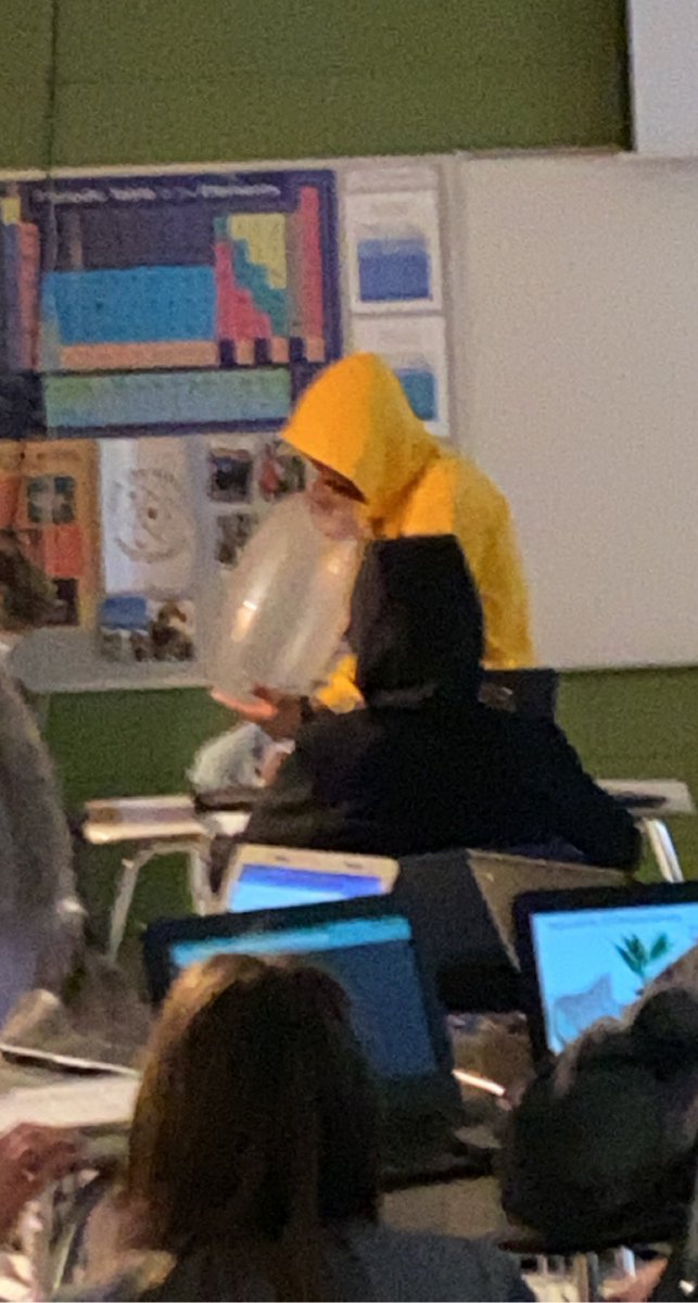 moldee_'s tweet photo. today in biology 💅❤️
it's a condom https://t.co/OQYOTAnSBm