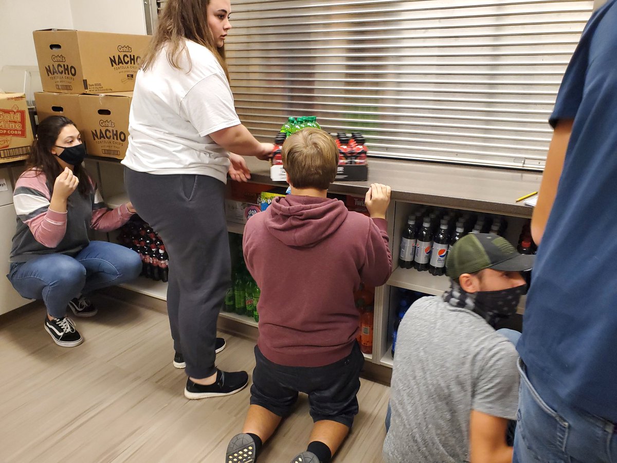 MrsSimpsonT's tweet photo. Co-op is getting the concession stand ready for basketball season. #RedBud132 #RBHSCoop https://t.co/jOo74uLFC7