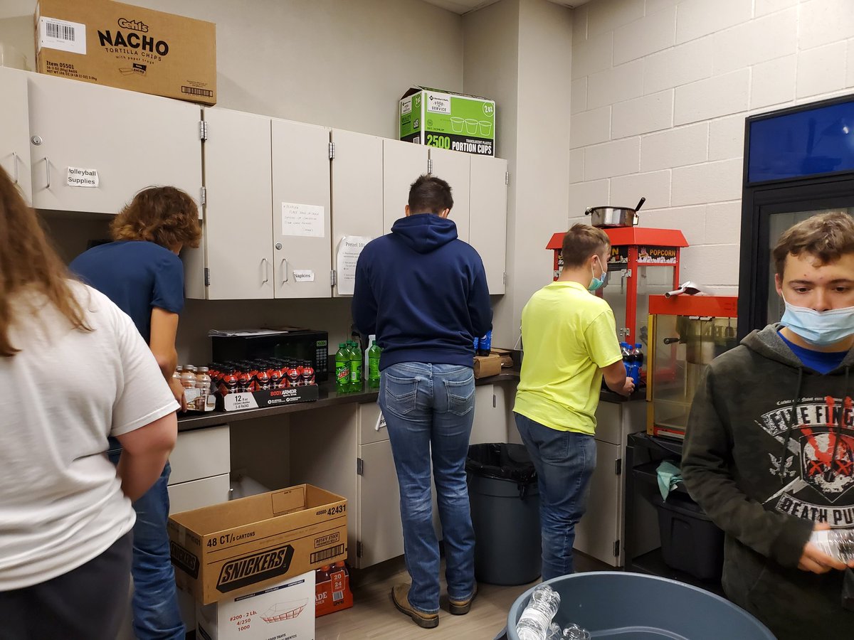 MrsSimpsonT's tweet photo. Co-op is getting the concession stand ready for basketball season. #RedBud132 #RBHSCoop https://t.co/jOo74uLFC7