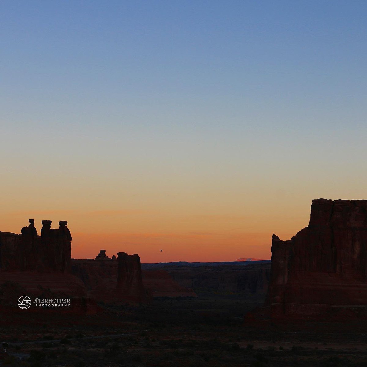 pierhopper_pics's tweet photo. The Three Gossips at sunrise.   #archesnationalpark #threegossips #moab #utah #nationalpark #nationalparkspartnership  #sunrise #sunrisephotography #landscapephotography #canon #canonphotography https://t.co/6yjRrlHZtC