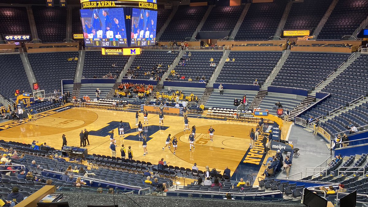 mattparklive's tweet photo. @umichwbball warming up for tonight’s game vs. UMass Lowell. First of two at Crisler, with @umichbball vs. Seton Hall in Gavitt Games later this evening. On WTKA 1050 in moments for the broadcast. https://t.co/fJE2UY6LDw