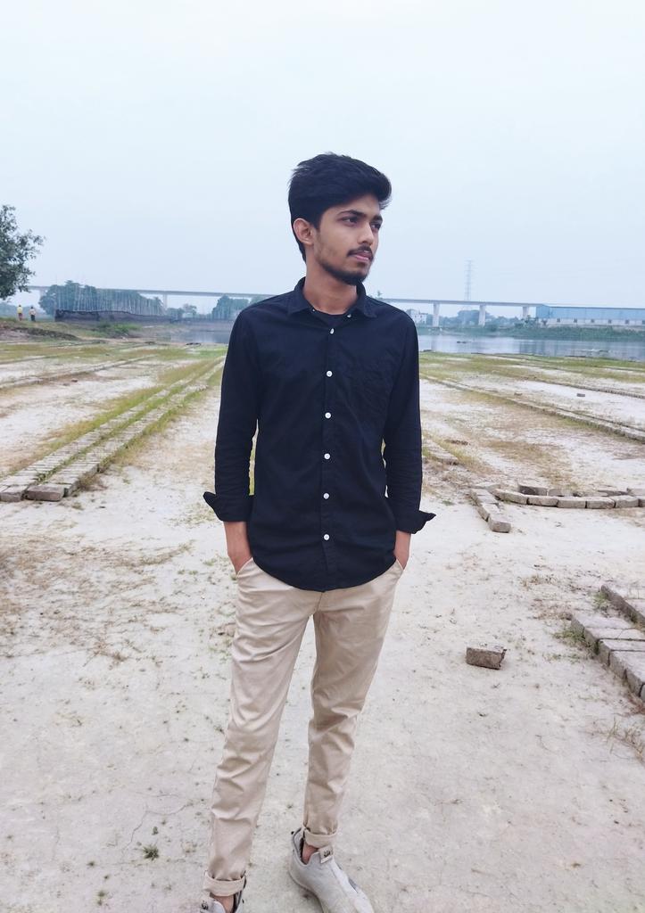 সমর্থন করতে হলে এমন কোনো নেতাকে সমর্থন করো। যে নেতা নিজের গোডাউন না ভরে, দেশ ও জাতির জন্য কাজ করে।