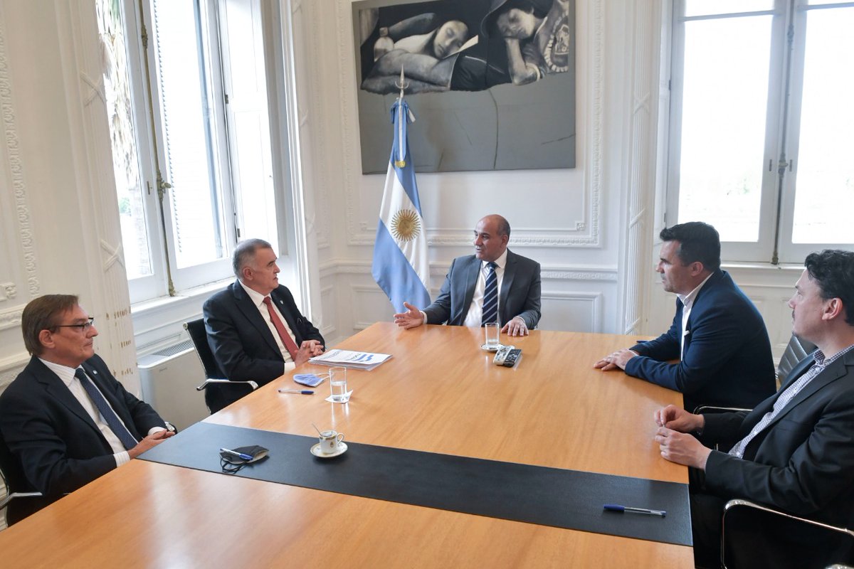SimonPadros's tweet photo. El 3° convenio firmado tiene como objetivo la instalación de una red de gas de media tensión en barrios ubicados en #Choromoro, #BenjaminPaz, #SanAndrés y #LaCocha.
Una inversión de 406 millones de pesos que beneficiará a 12.000 usuarios.
#ConstruyendoFituro https://t.co/OyEOXLKAbu