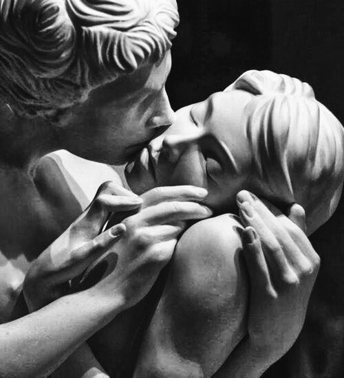 AngelsWhisperr's tweet photo. Lovers sculpted in marble https://t.co/JdAbniBIP1