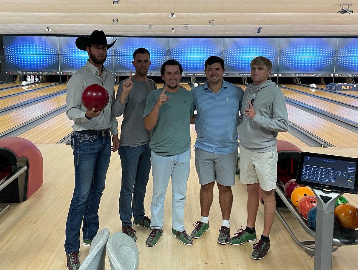UNAgolf's tweet photo. 🦁⛳️ Bowling night, who ya got?? 
Team @RobRichards31 vs. 
Team @Clay10Larsen 💪🏽🔥 https://t.co/znLpBiAkpC