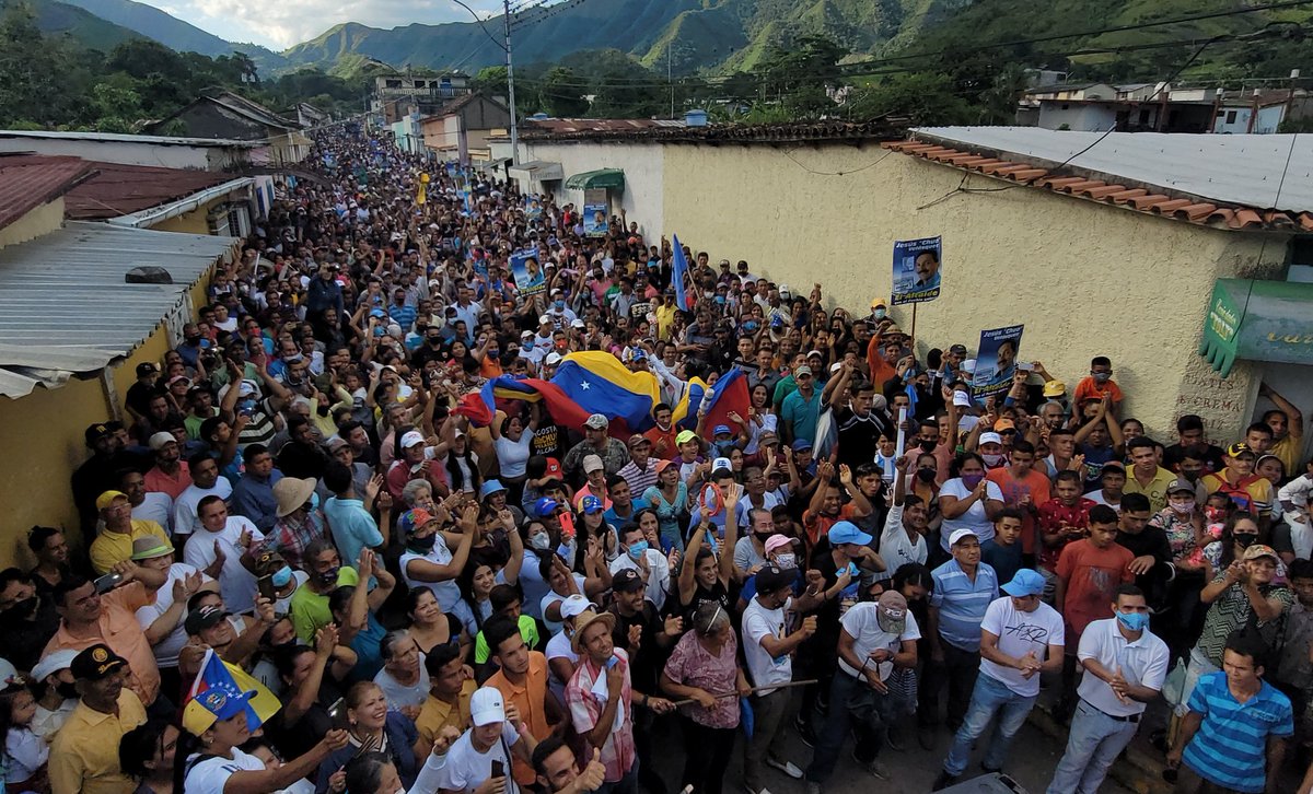 ¡AQUÍ ESTÁ EL PUEBLO, CON EL CAMBIO! Esto es una tremenda marea de gente en cada municipio. Cierre de Campaña en San Antonio de Capayacuar Acosta, en compañía de Chúo Velásquez por el triunfo que lograremos este #21Nov. #UnidosTúYYoPorMonagas