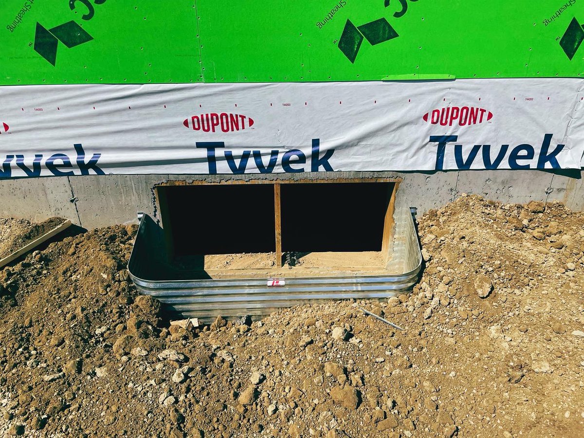LenbethEdmonton's tweet photo. Window wells, window wells, the snow has come our wayyyy.
โ๏ธโ๏ธโ๏ธโ๏ธโ๏ธโ๏ธ
Enjoy these sunny bright window wells install pictures, theyโre the last youโll see for awhile! โ๏ธโ๏ธโ๏ธ
#construction #architecture #design #building #interiordesign #foundation #Lenbeth #contractor https://t.co/MDdBnm6I4K