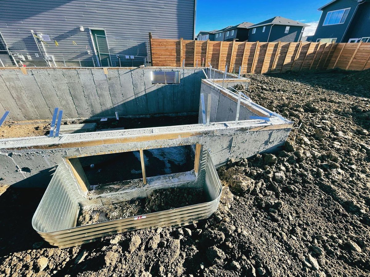 LenbethEdmonton's tweet photo. Window wells, window wells, the snow has come our wayyyy.
โ๏ธโ๏ธโ๏ธโ๏ธโ๏ธโ๏ธ
Enjoy these sunny bright window wells install pictures, theyโre the last youโll see for awhile! โ๏ธโ๏ธโ๏ธ
#construction #architecture #design #building #interiordesign #foundation #Lenbeth #contractor https://t.co/MDdBnm6I4K