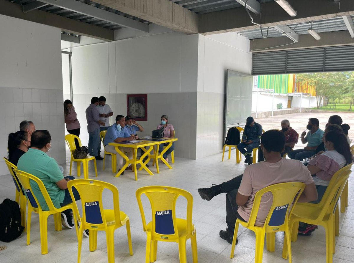 GobMeta's tweet photo. Atendimos y escuchamos a los propietarios de los apartamentos de la urbanización Nueva Jerusalén, en #Acacías; por medio de la Sec. de Vivienda con el fin de resolver inquietudes y finiquitar los aspectos de garantía posteriores a la entrega. https://t.co/B5bf9atpb4