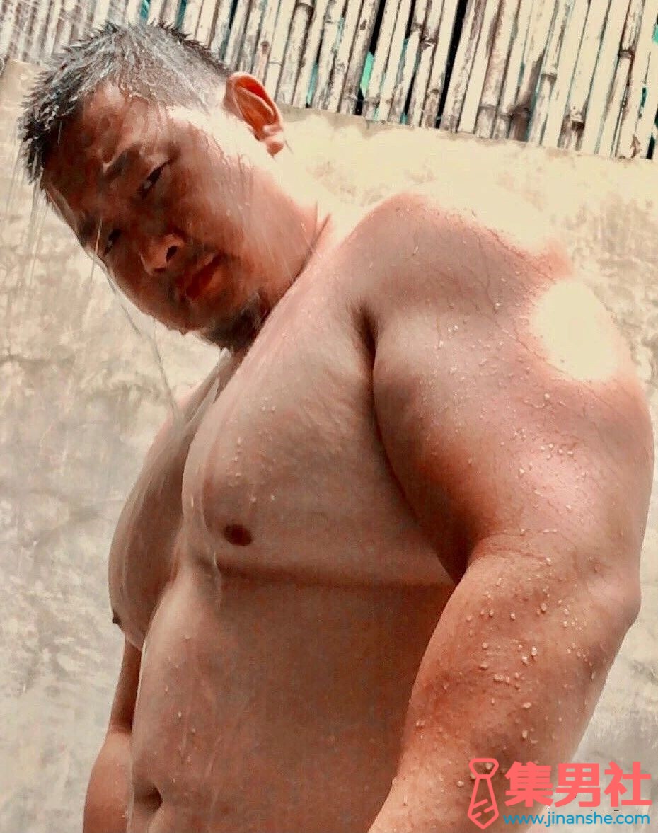 onedollar1983's tweet photo. 【免费下载】：亚洲U熊壮熊胖熊照片写真合集 https://t.co/rOQdDBDKTr
