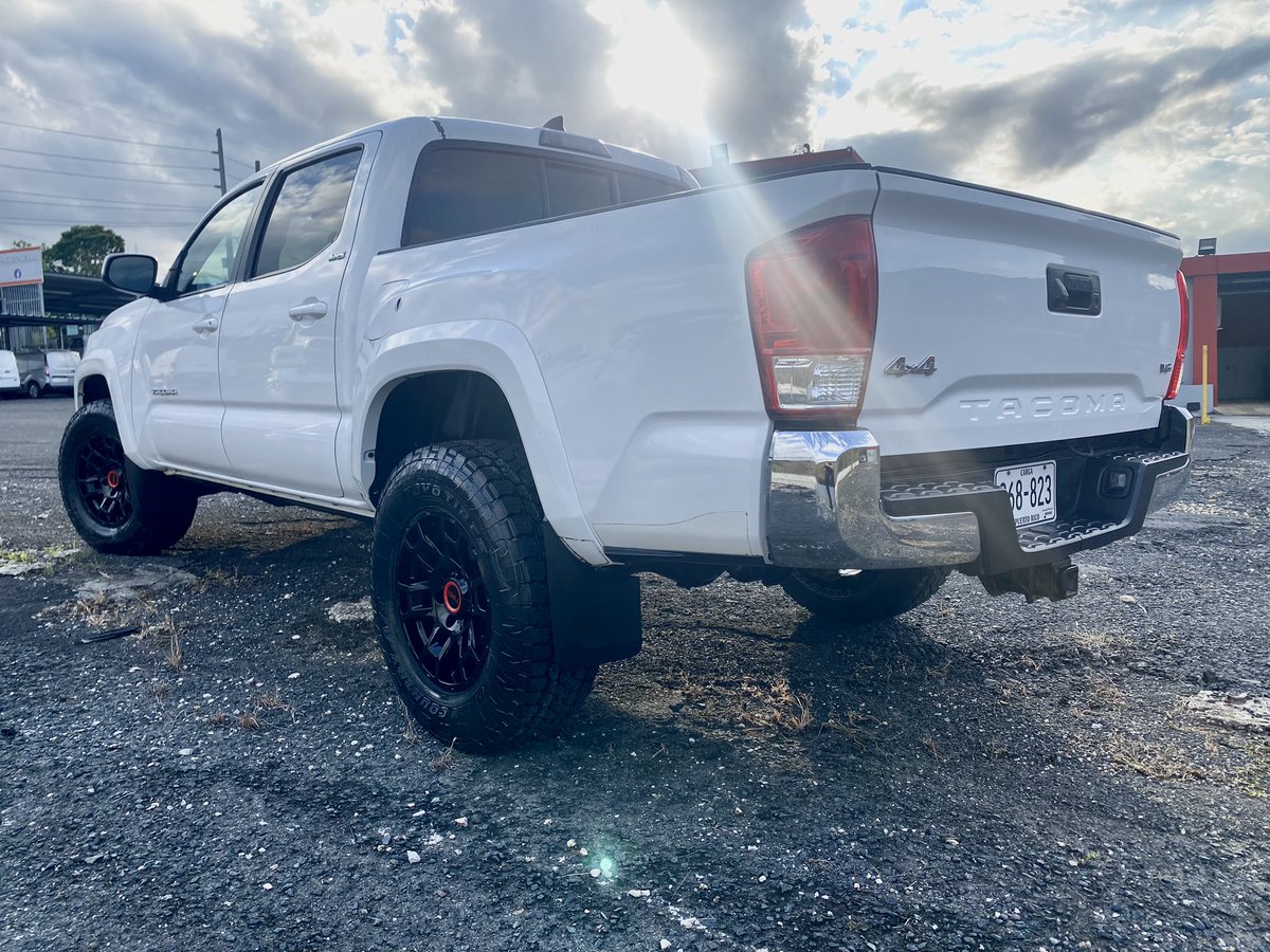 LuisDavid1099's tweet photo. 2017 Toyota Tacoma 4x4 https://t.co/HgAJ84HMF7