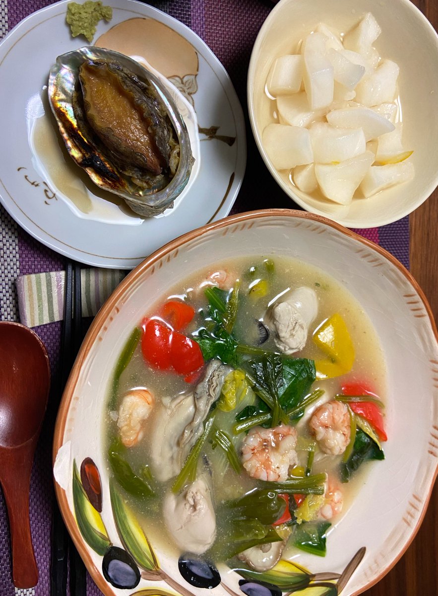 toshikyto's tweet photo. 晩ご飯。シーフード、牡蠣と海老クリームシチュー。アワビ殻焼き、柔らかくなり、わさび醤油で😊
#料理  #seafood  #awabi https://t.co/w3xcV6AzyP