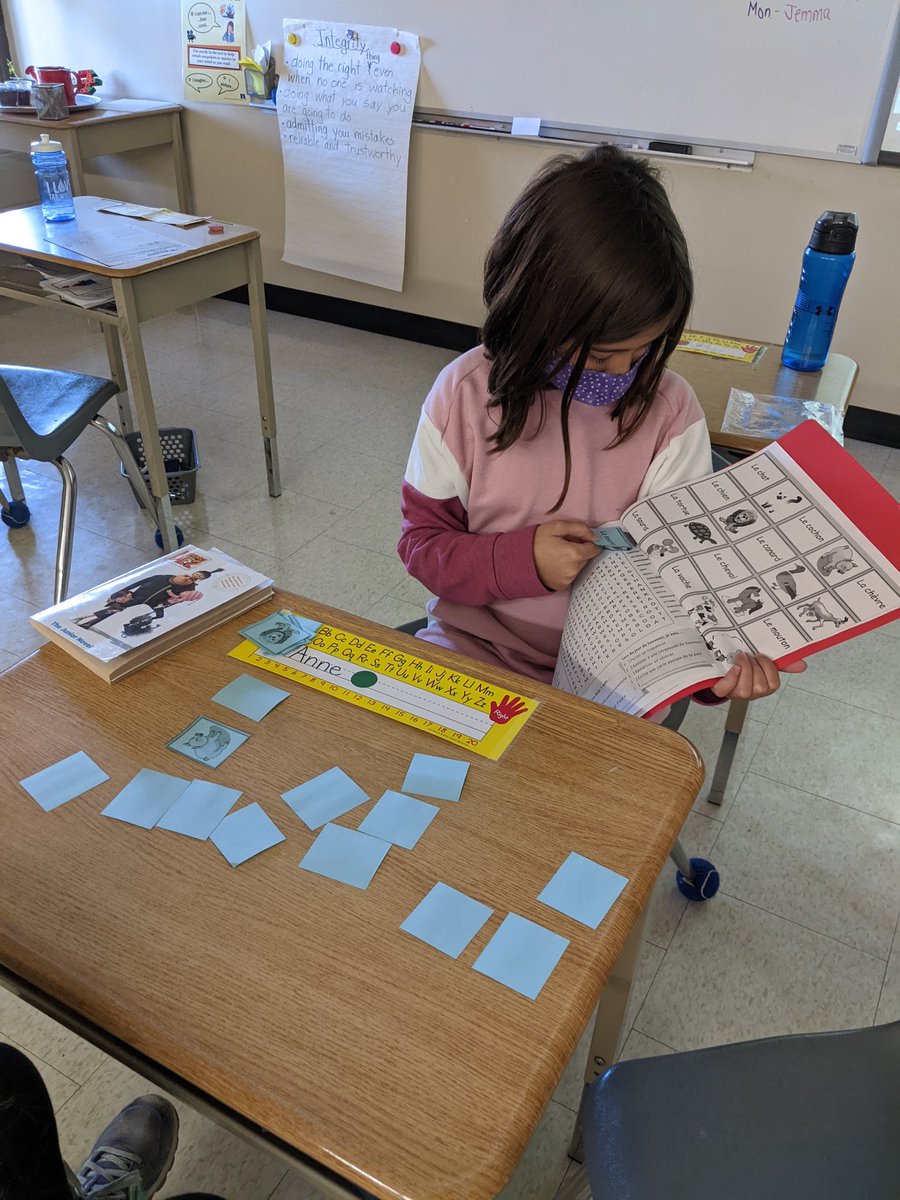 In Grade 4, we are learning the names of different farm animals in French by playing a game of Concentration with a partner! 💪🙌 <a href="/merritt_ps/">WilliamHamiltonMerrittPS</a> <a href="/Mrs_Kelcey/">Janet Kelcey</a> <a href="/dsbn/">District School Board of Niagara</a>