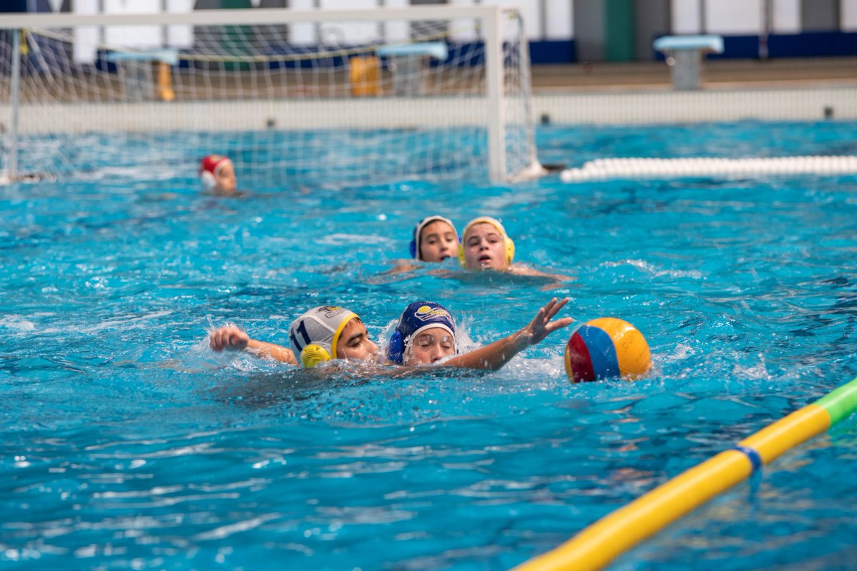 cn_jerez's tweet image. Waterpolo. Las categorías inferiores del DKV Jerez se desplazaron este sábado para disputar un triangular amistoso en la capital gaditana junto al CW Cádiz y el CD La Molinera. Jornada festiva en la que destacó el enorme incremento de deportistas benjamines en nuestras filas.