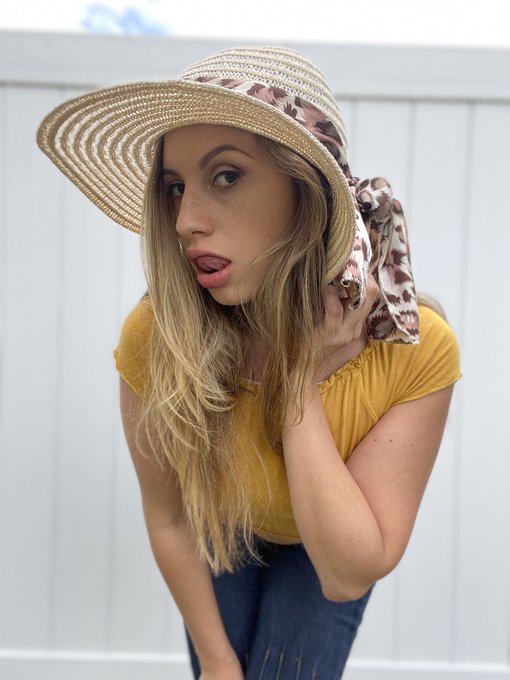 PSA  I&rsquo;m currently unavailable for solo customs until further notice, but I can still strip this off<a href="/tag/xxx"class="tags"><span>#xxx</span></a><a href="/tag/pornlife"class="tags"><span>#pornlife</span></a><a href="/tag/lafetish"class="tags"><span>#lafetish</span></a><a href="/tag/adultmodeling"class="tags"><span>#adultmodeling</span></a><a href="/tag/lapo"class="tags"><span>#lapo</span></a>