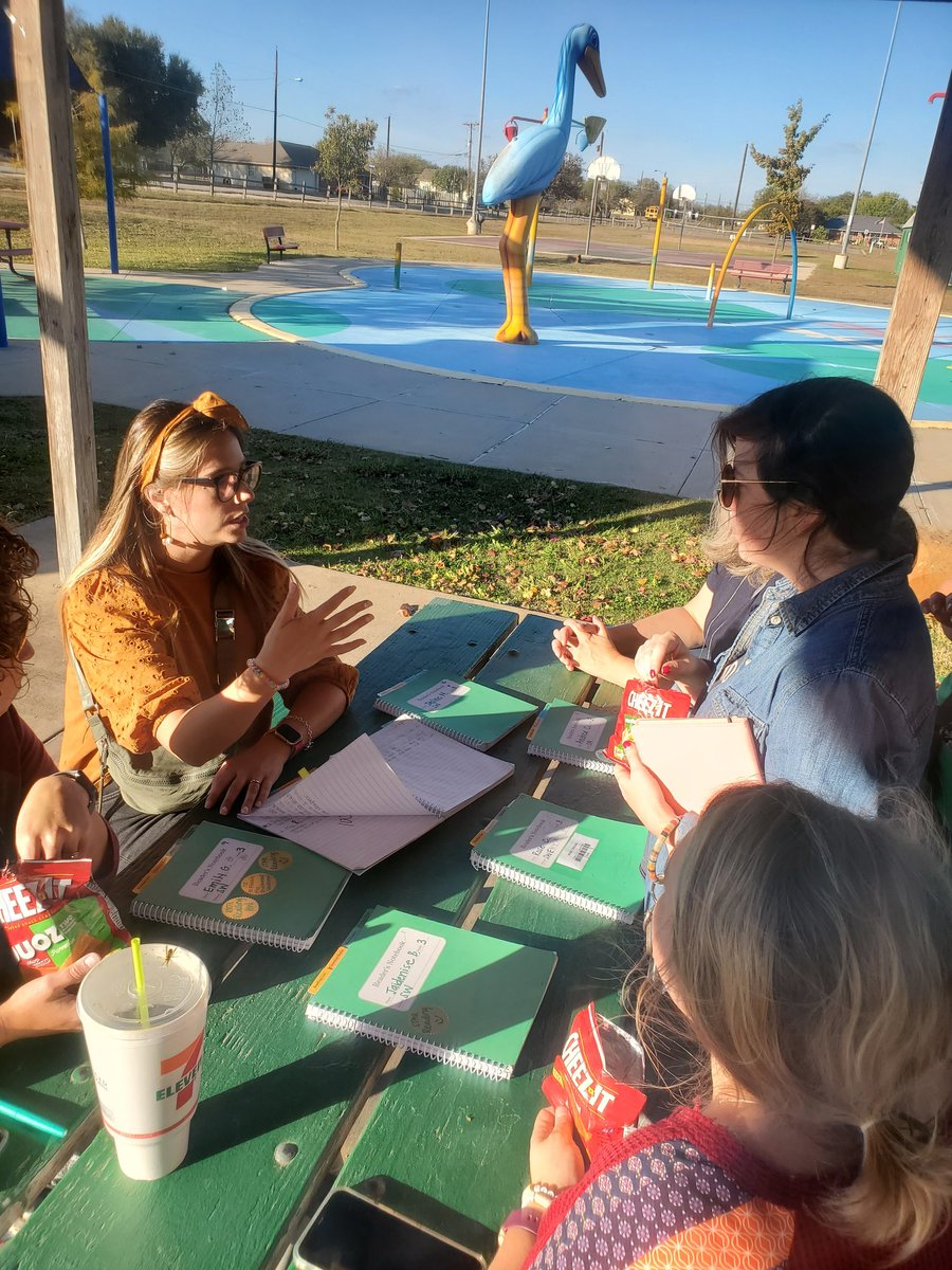 hope_mccracken's tweet photo. What's better than learning with your peers? Learning at a park on a beautiful fall day!! These Belton ISD teachers came together for our 1st ELAR/SLAR Pop-Up Learning Event-Falling for Reader's Noteboks. @BeltonISD #BISDLiteracyLove @mrsjenaragon @CandaceCohagan https://t.co/jkdFh3jnxA