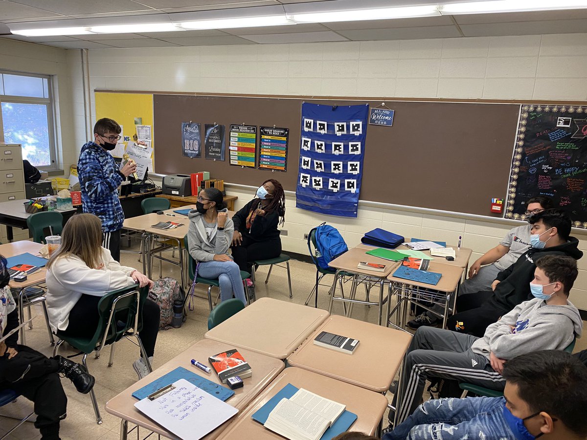 English 11 completed their first successful mock debate! Perfect run for more debates to come #dalers <a href="/FHSDalers/">FHS Dalers</a>