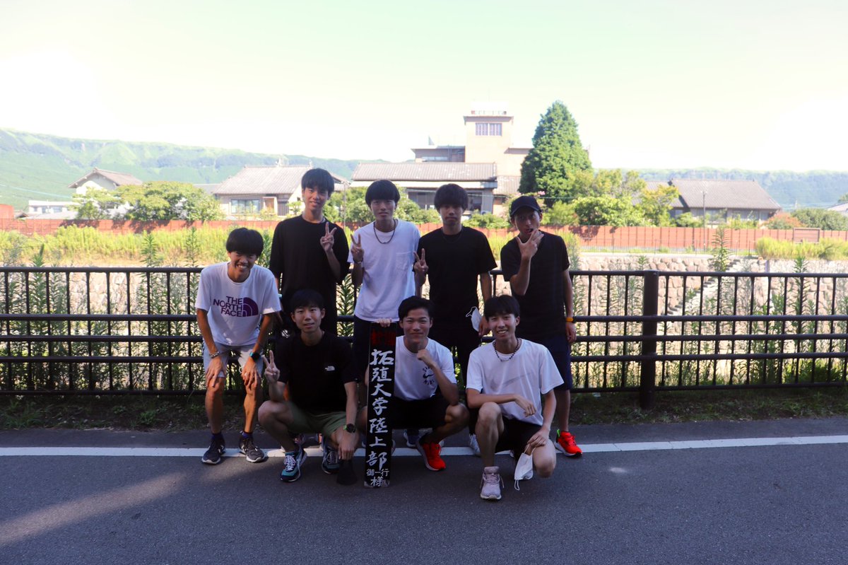aoshi1015's tweet photo. 2021.11.16🏃‍♂️🎽
拓殖大学陸上競技部引退しました。
10年間競技を続けてきて、この4年間は特に辛い事が多かったと思います。
箱根駅伝で走る。という目標は達成できなかったけど拓大にきて、この学年で本当によかったです。

ありがとうございました！

#引退 #拓殖大学 #拓大 https://t.co/pOf12fUVFc