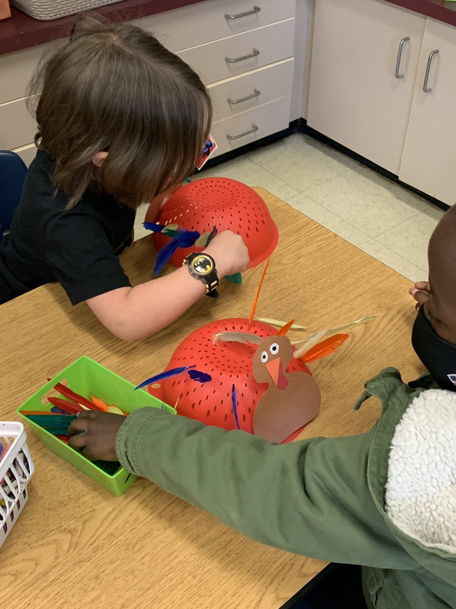 jscoop156's tweet photo. Prek’s are honing their creative skills this week in my class! It’s Turkey season! @SardisESNC @UCPSNC @KevinBeals2 @kellylmarks54 https://t.co/X1AV52Qzlj