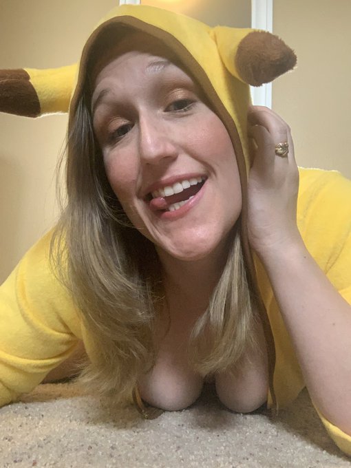 Does Pikachu turn you on?? 😍 No kinkshaming here 💋 I know I look sexy 😛😛 https://t.co/XS0An3cBfa