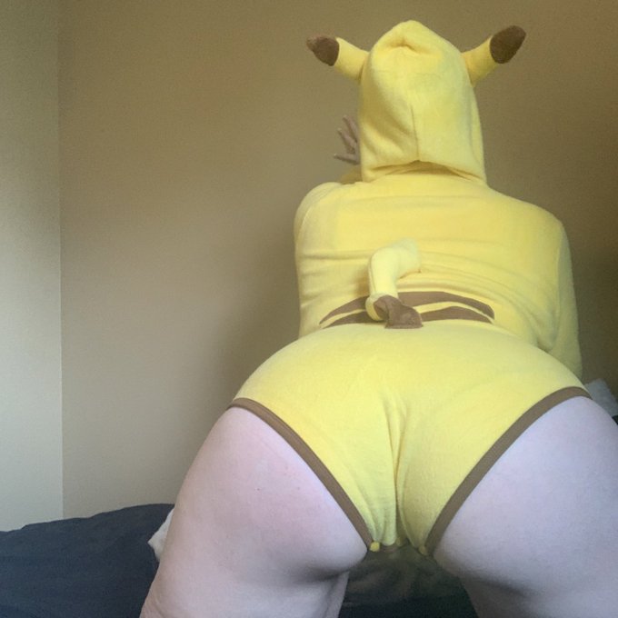 Does Pikachu turn you on?? 😍 No kinkshaming here 💋 I know I look sexy 😛😛 https://t.co/XS0An3cBfa