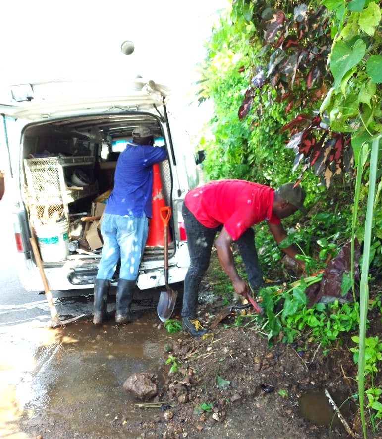 NWCjam's tweet image. NWC's #DisconnectionDrive continued today in Browns Town- St. Ann. The team removed several illegal supplies from the network. Residents have been engaged and advised to settle outstanding balances and to #regularize. #GetLegallyConnected today!