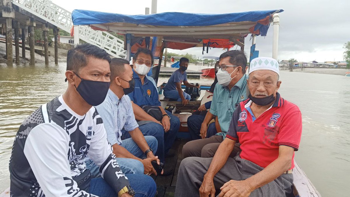 hazlandswk's tweet photo. KPG BAKO:
Lawatan Tapak Projek RTP ADUN .
1) Mini Waterfront Bako @ RM 350K
2) Dewan Masyarakat Bako Tengah @ RM500K
Semoga dengan adanya projek -projek ini akan dapat meningkatkan kesejahteraan kehidupan penduduk.
#BAKO
#DEMAKLAUT
#SARAWAK
#GPSPBBN5
#SARAWAKDIUTAMAKAN https://t.co/sG18CJphvm