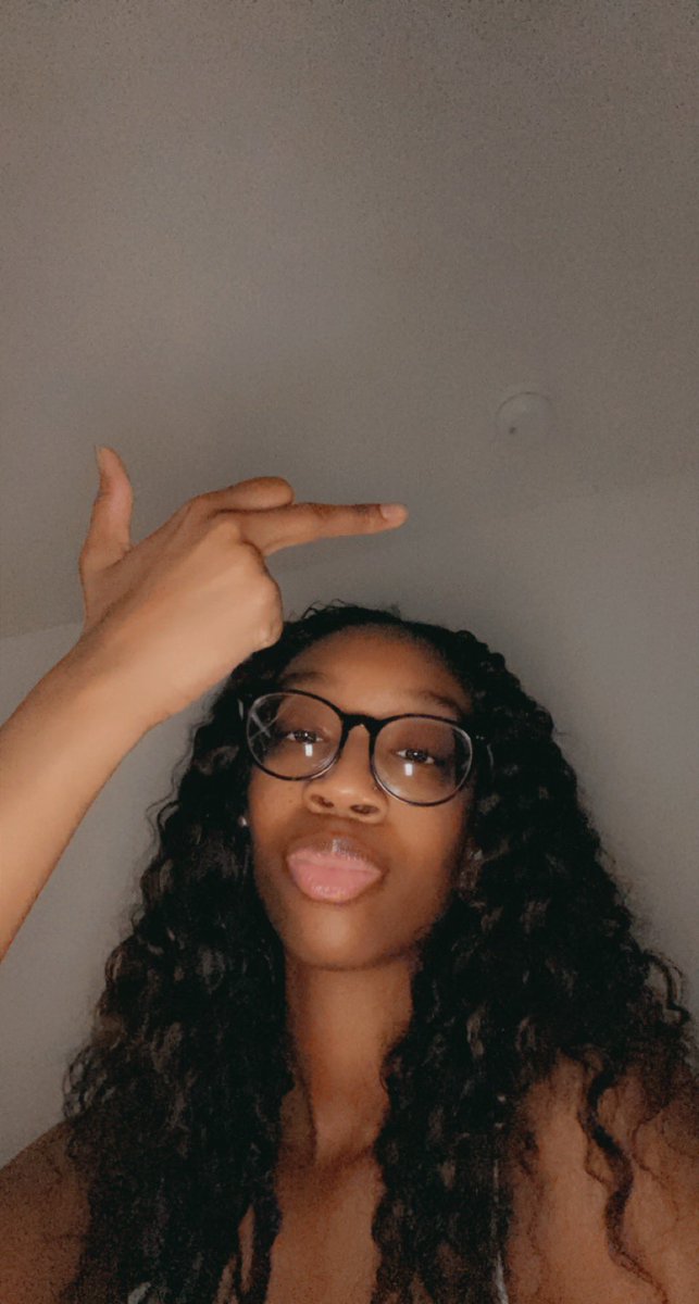 _NiccoleMarie's tweet photo. I'm so pretty 💫 https://t.co/sfSGXzaxcl