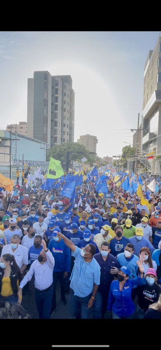 ¡El #Zulia no se entrega, carajo! Junto a @LuisAMorenoAD, @JuanCVelazcoQ y @ottoep, recorrimos #Maracaibo, acompañando al noble pueblo zuliano que en #Unidad ve renacer la esperanza del cambio con @manuelrosalesg en la Gobernación y @RafaelRamirezC en la Alcaldía. #VamosZulia🇻🇪