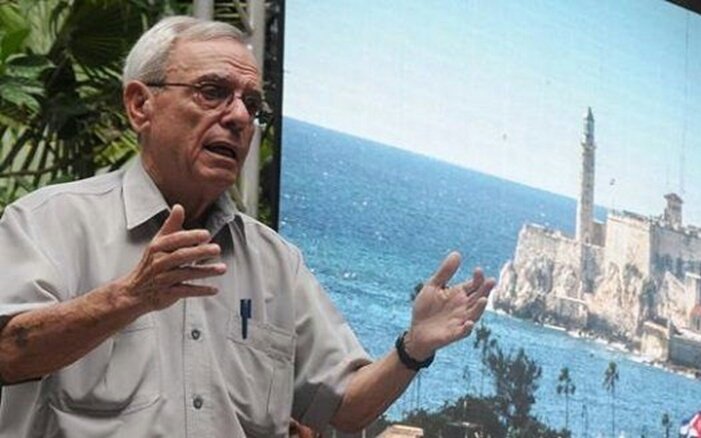MMarreroCruz's tweet photo. #LaHabana puede rejunevecer, puede mezclar la arquitectura moderna y la neocolonial, pero siempre respetará su esencia, esencia que te debemos a ti, #EusebioLeal, el eterno historiador de la Ciudad.
#CubaViveYRenace #CubaVive 
#LealesALaHabana https://t.co/YpPlvYejZ0