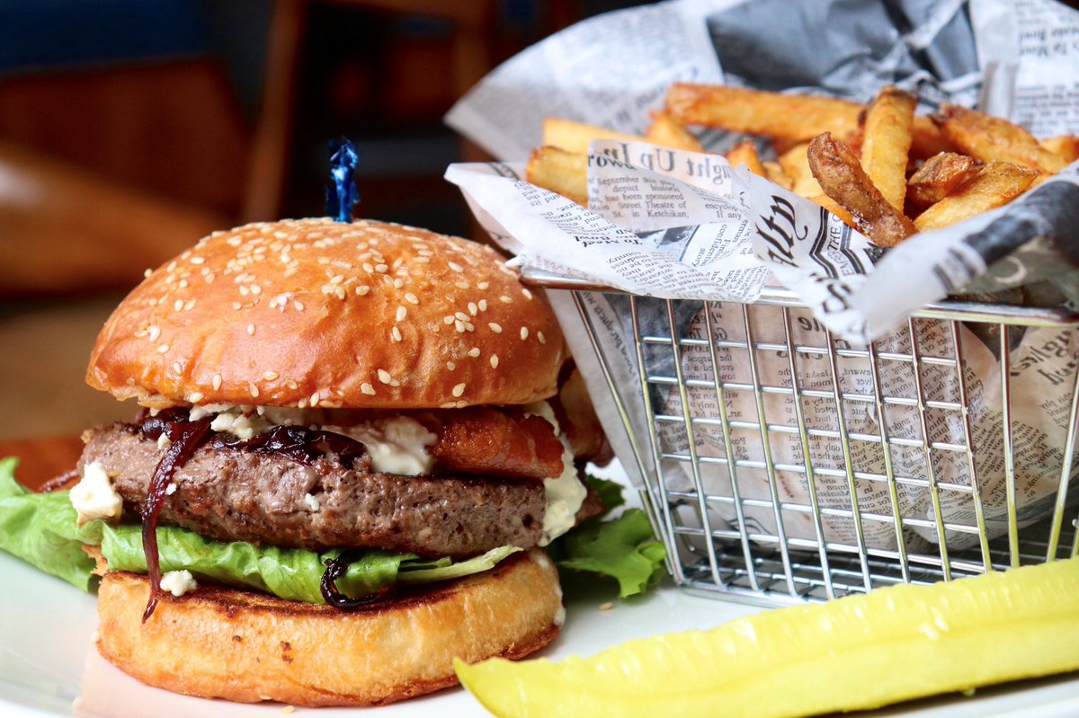 What’s better than a juicy burger? Our new blue cheese burger with applewood smoked bacon, that’s what!
#ONeEighteenMidland #findyourelement #downtownmidlandmi #downtownmidland #gogreatlakesbay #bluecheeseburger