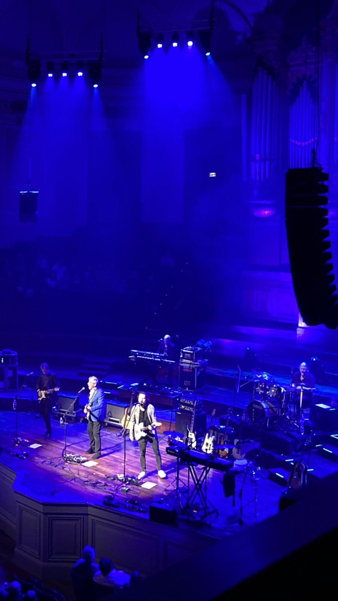 #10CC in het #concertgebouw vanavond mogen horen. Was een fantastische avond. Sfeer was top, muziek erg goed. Oud en nieuw wisselden elkaar af. Plezier spatte eraf.